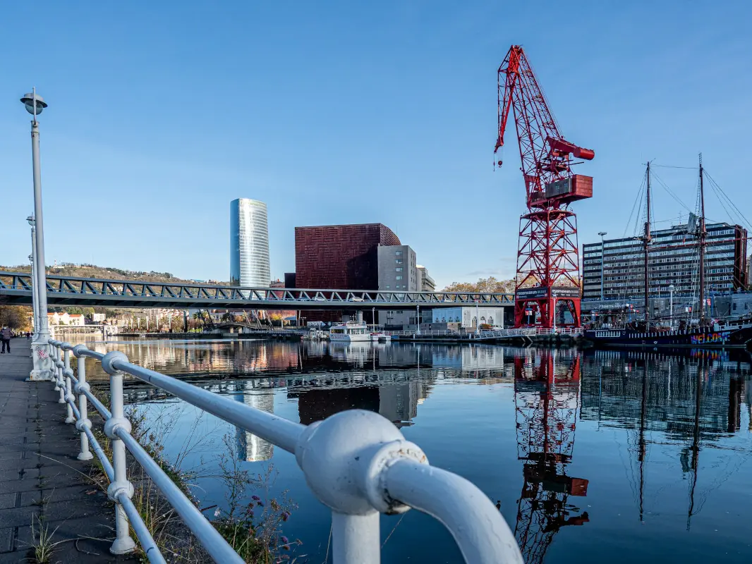 ria bilbao grua y patrimonio industrial